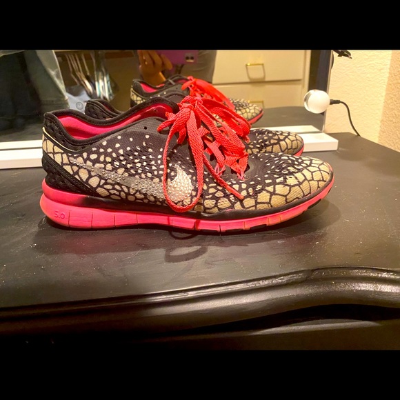 Pink Nikes - Picture 1 of 3